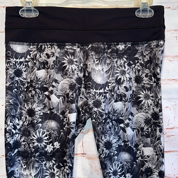 Lululemon Pants Womens 6 Run Inspire Crop Athletic Capri Activewear Floral Print - Picture 2 of 15